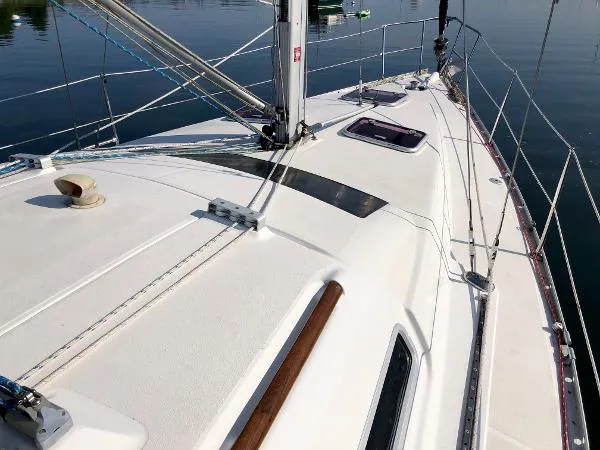 Slide: The Image of Beneteau 373 2004 - 10