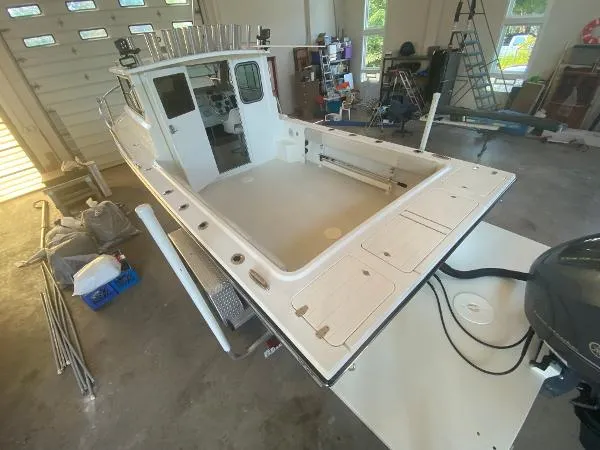 Slide: The Image of Parker Marine 2320 SL Sport Cabin 2015 - 8