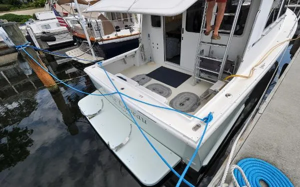Slide: The Image of Duffy 37 Flybridge Sedan 2004 - 4