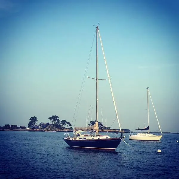 Slide: The Image of Hinckley Yachts Pilot 1966 - 0