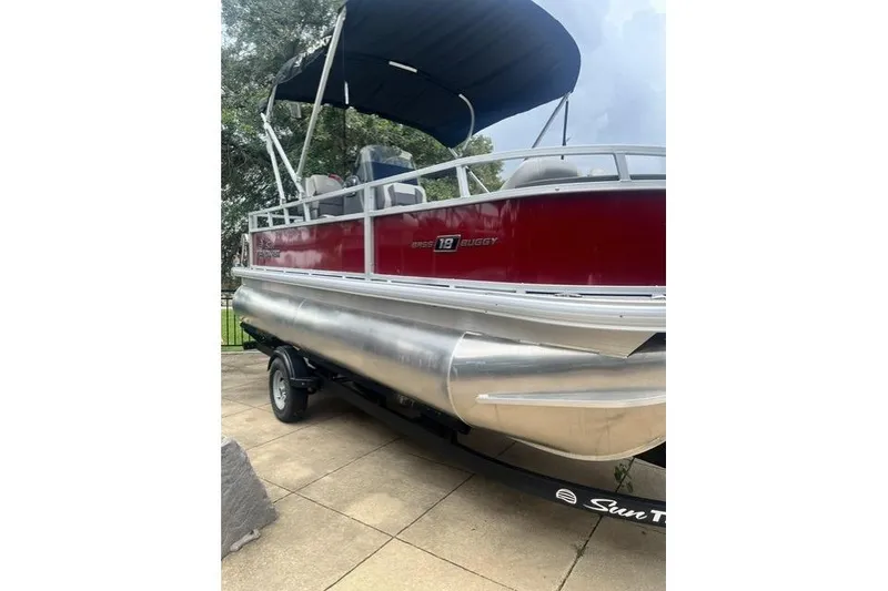 Slide: The Image of 2026 Sun Tracker Bass Buggy 18 DLX pontoon boat with canopy on trailer. - 11