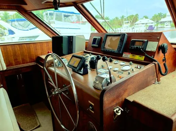 Slide: The Image of Hatteras Motoryacht 1977 - 9