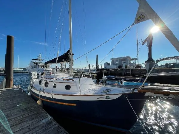 Slide: The Image of Pacific Seacraft Dana 24 1986 - 4