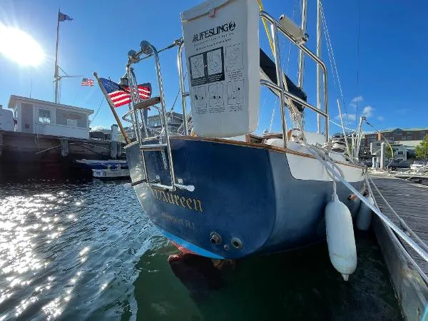 Slide: The Image of Pacific Seacraft Dana 24 1986 - 6