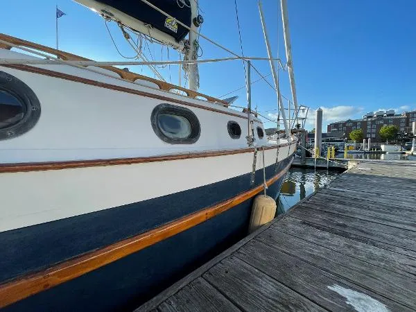 Slide: The Image of Pacific Seacraft Dana 24 1986 - 7