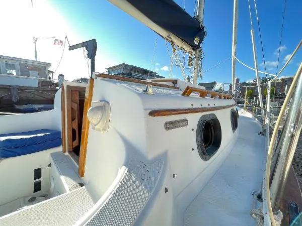 Slide: The Image of Pacific Seacraft Dana 24 1986 - 8