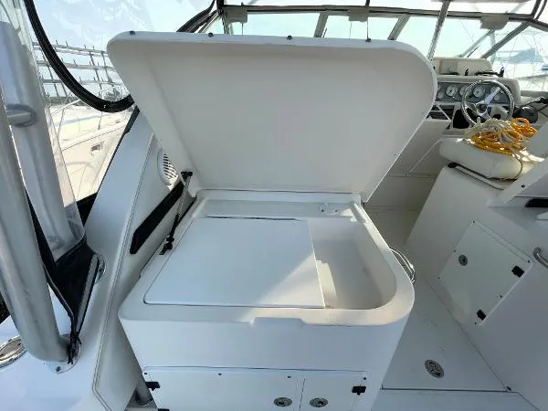 Slide: The Image of Wellcraft 330 Coastal 2005 - 10