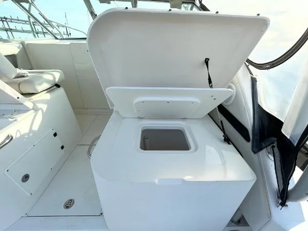 Slide: The Image of Wellcraft 330 Coastal 2005 - 11