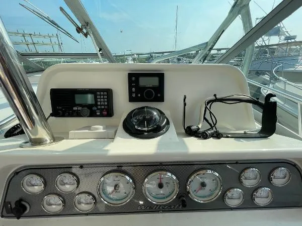 Slide: The Image of Wellcraft 330 Coastal 2005 - 8