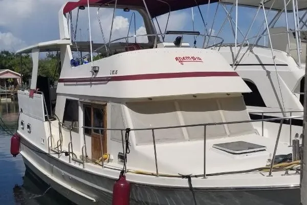 Slide: The Image of Marine Trader Sundeck 1987 - 1
