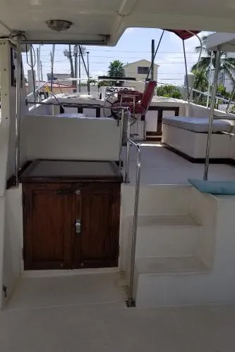 Slide: The Image of Marine Trader Sundeck 1987 - 8