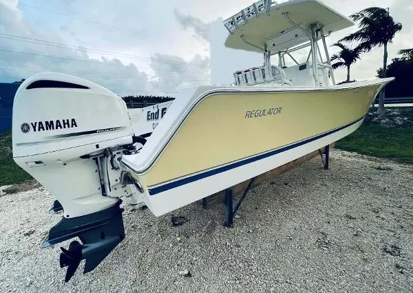 Slide: The Image of Regulator Marine 32FS 2006 - 10