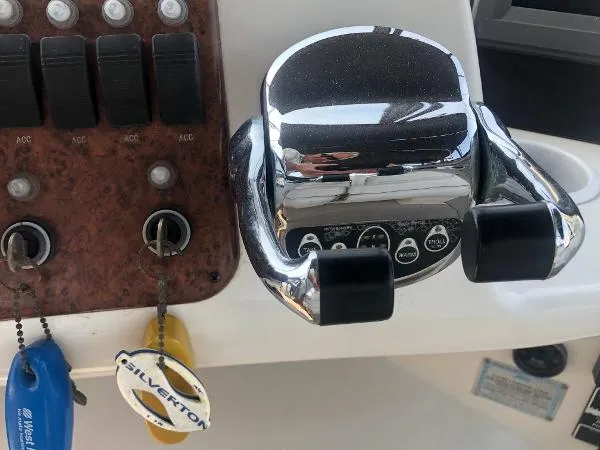 Slide: The Image of Silverton 39 Motor Yacht 2005 - 7