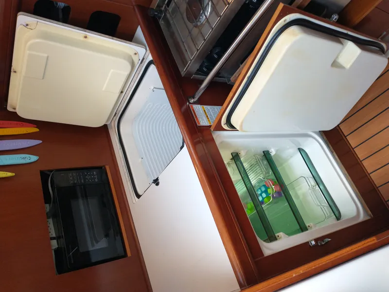 Slide: The Image of Beneteau 393 2002 - 10