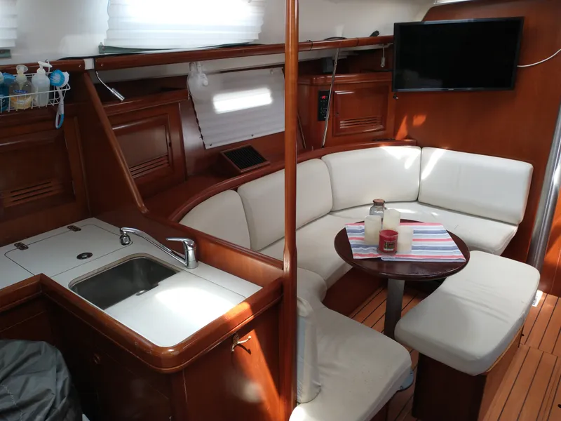 Slide: The Image of Beneteau 393 2002 - 7