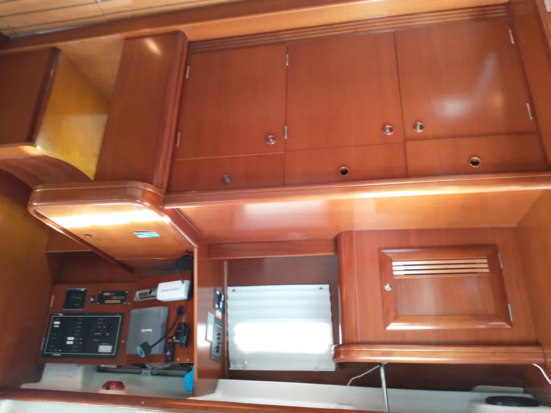 Slide: The Image of Beneteau 393 2002 - 8