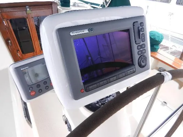 Slide: The Image of Island Packet 380 1999 - 10