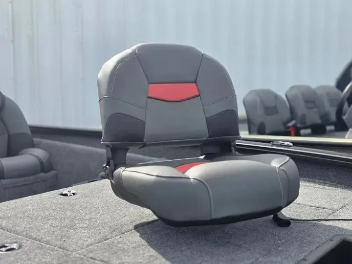 Slide: The Image of Seat of Tracker Pro Team 175 boat, model 2026. - 12