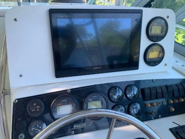 Slide: The Image of Boston Whaler Conquest 1999 - 9