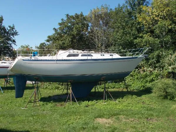 Slide: The Image of Islander 32 1977 - 0