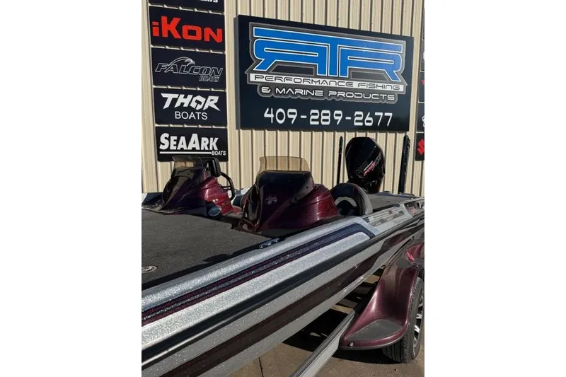 Slide: The Image of 2021 Bass Cat Lynx boat displayed at RTR Performance Fishing. - 3