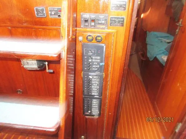 Slide: The Image of Wauquiez Amphitrite Ketch 1983 - 8