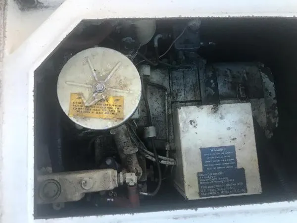 Slide: The Image of Sea Ray 310 Sundancer 1983 - 8