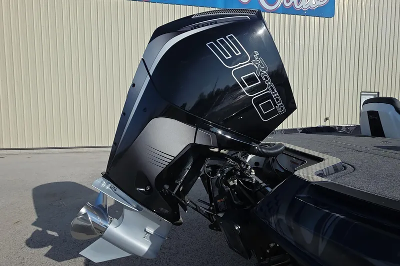 Slide: The Image of iKon LX21 2025 outboard motor, Racing 300, mounted on a boat, side view. - 4