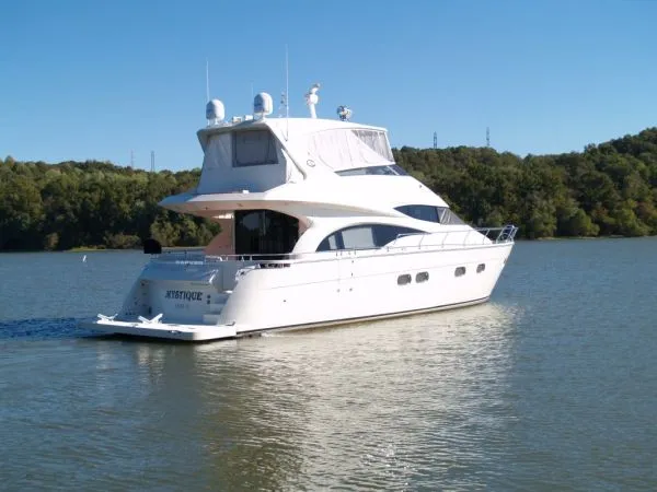Slide: The Image of Carver Yachts Marquis 2004 - 2
