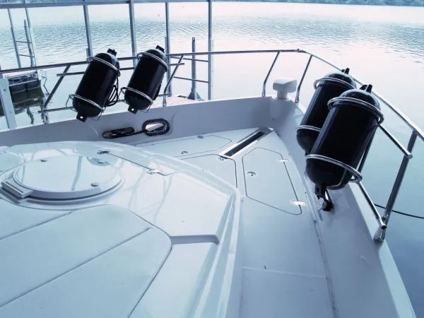 Slide: The Image of Carver Yachts Marquis 2004 - 4