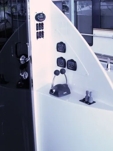 Slide: The Image of Carver Yachts Marquis 2004 - 6