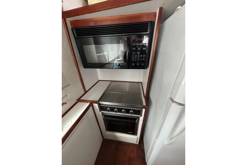 Slide: The Image of 1994 Harbor Master 52 Coastal Cruiser Galley Stovetop, Oven, Microwave Oven - 21