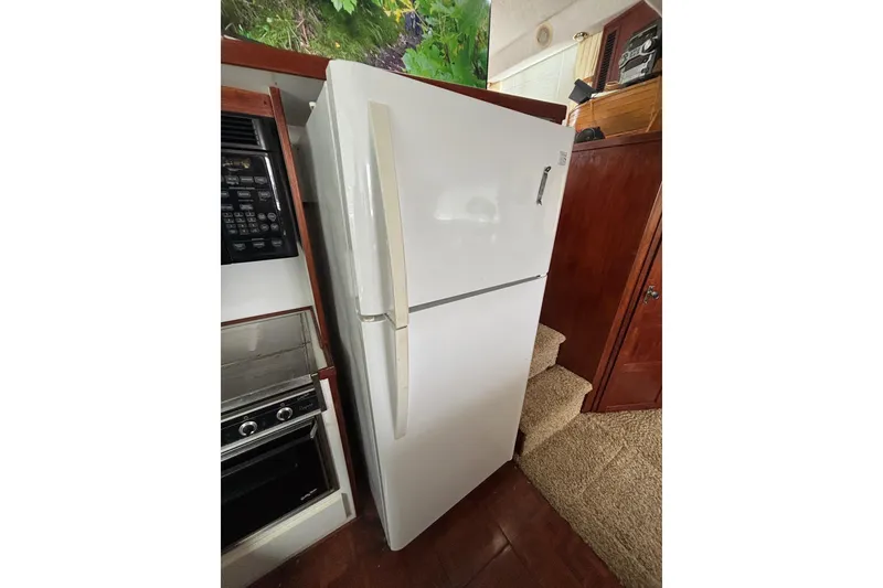 Slide: The Image of 1994 Harbor Master 52 Coastal Cruiser Residential Refrigerator/Freezer - 22