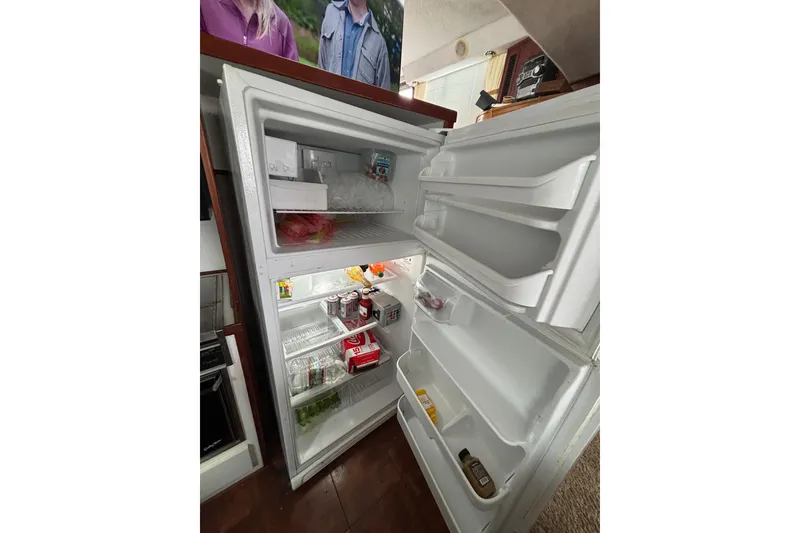 Slide: The Image of 1994 Harbor Master 52 Coastal Cruiser Residential Refrigerator/Freezer/Icemaker - 23