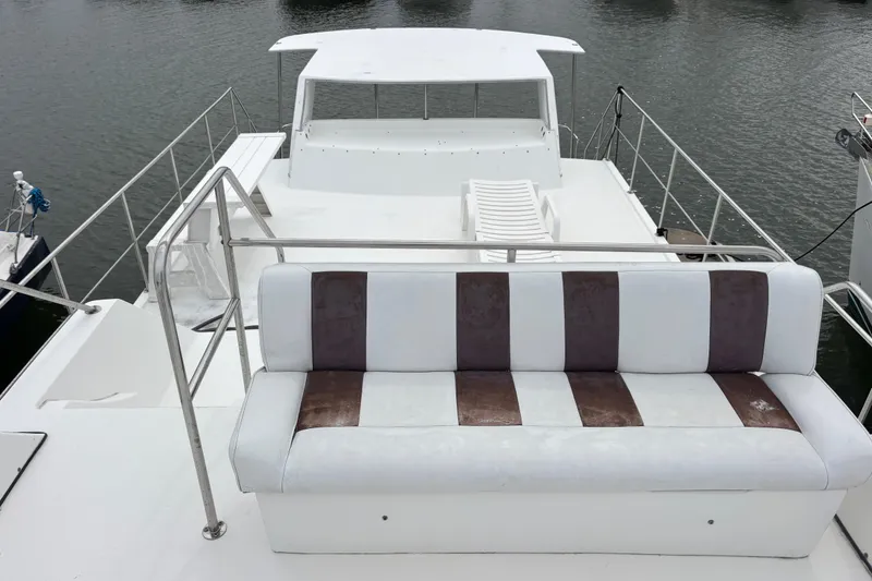 Slide: The Image of 1994 Harbor Master 52 Coastal Cruiser Upper Deck Lounge Seating - 6