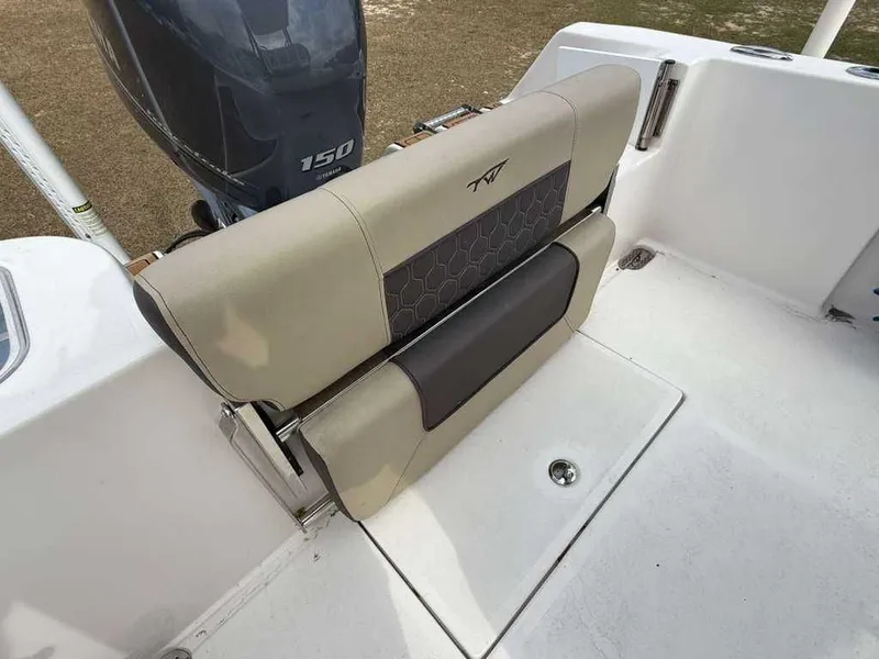 Slide: The Image of Tidewater 210 Adventure 2020 - 12