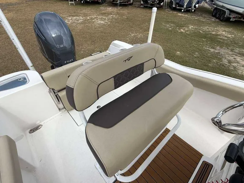 Slide: The Image of Tidewater 210 Adventure 2020 - 13