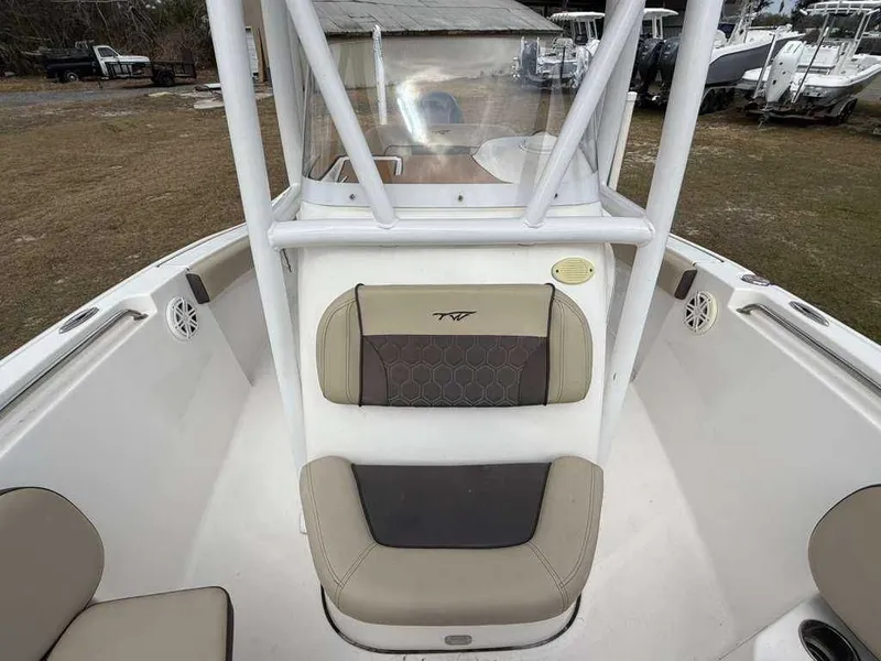 Slide: The Image of Tidewater 210 Adventure 2020 - 24