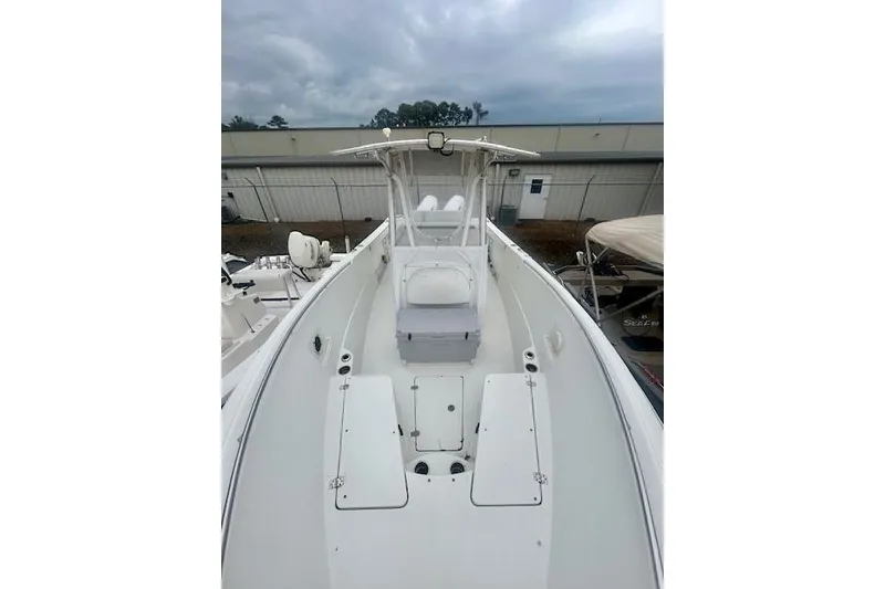 Slide: The Image of 2005 Sailfish 266 CC boat with spacious deck and center console. - 9