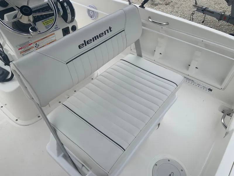 Slide: The Image of Bayliner Element F18 2018 - 9