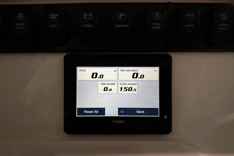 Slide: The Image of Yamaha display on Sea Hunt Ultra 239 SE boat, 2024 model. - 25