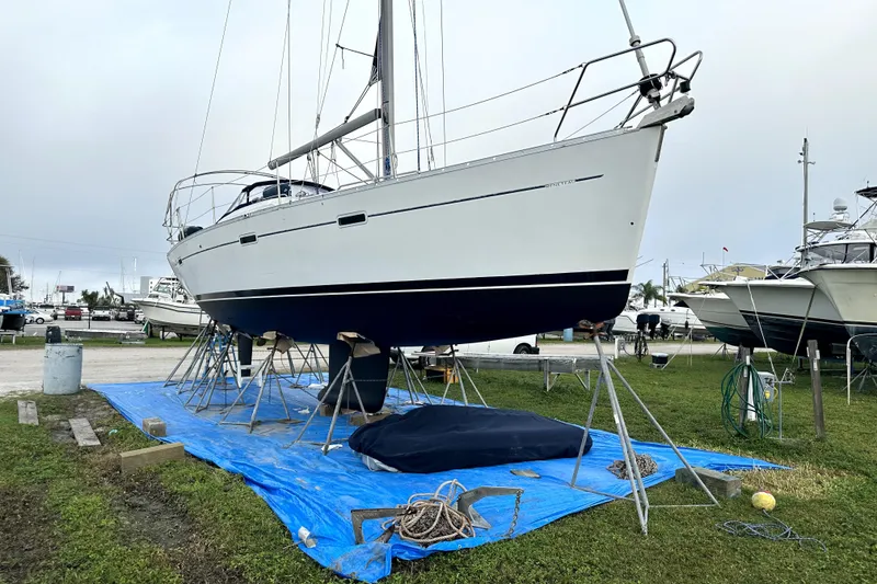 Slide: The Image of 2005 Beneteau Oceanis Clipper 393 sailboat on stands in a boatyard. - 21