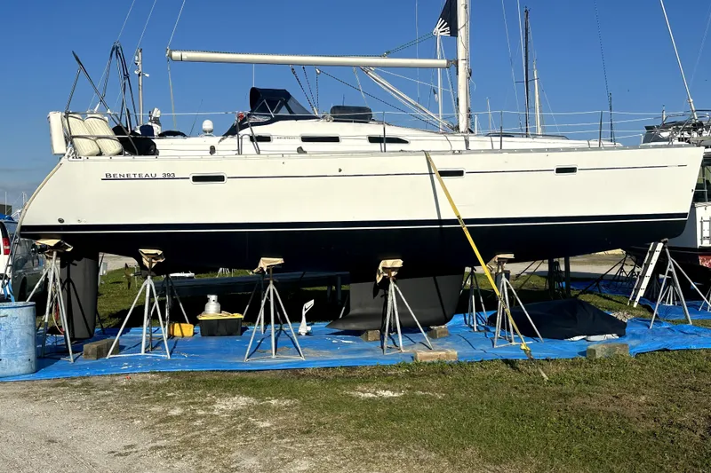 Slide: The Image of 2005 Beneteau Oceanis Clipper 393 sailboat on stands, ready for maintenance. - 22