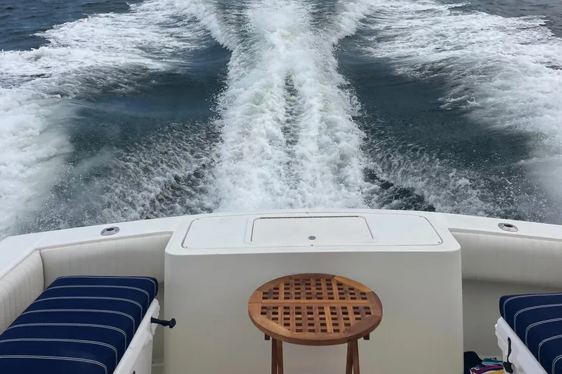 Slide: The Image of 2004 Carolina Classic 28 boat cruising, leaving a wake in the water. - 6