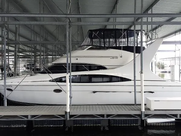 Slide: The Image of Carver Yachts 420 Mariner 2004 - 6
