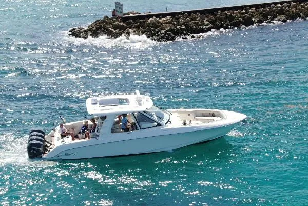 Slide: The Image of Boston Whaler 380 Realm 2020 - 0