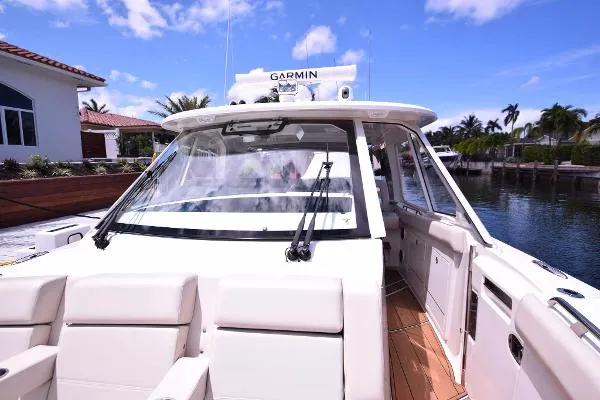 Slide: The Image of Boston Whaler 380 Realm 2020 - 11