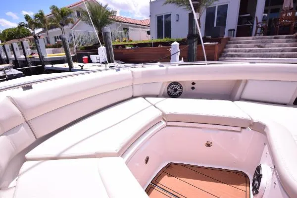 Slide: The Image of Boston Whaler 380 Realm 2020 - 8