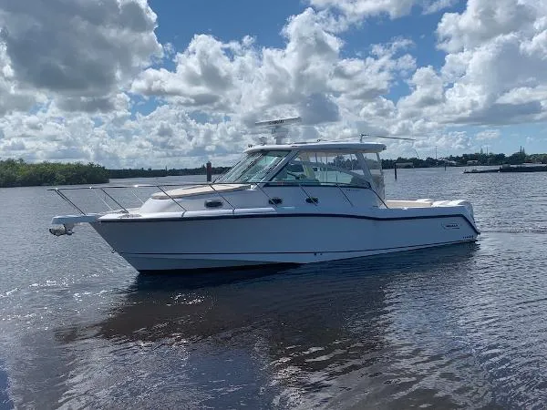 Slide: The Image of Boston Whaler 345 Conquest 2015 - 0