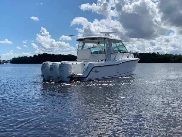 Slide: The Image of Boston Whaler 345 Conquest 2015 - 7
